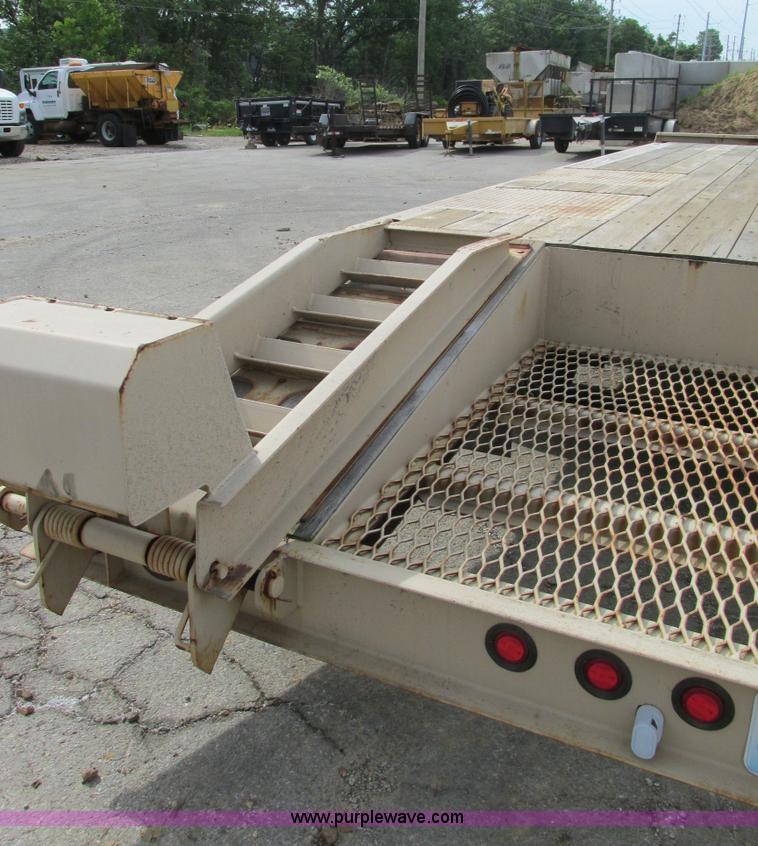 image for item BS9185 2011 Trail King TK24LP262 equipment trailer