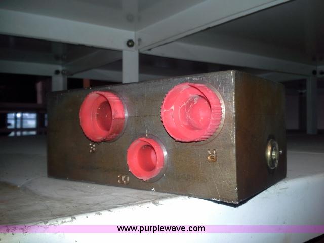 image for item BS9189 Hydraulic valves/manifolds