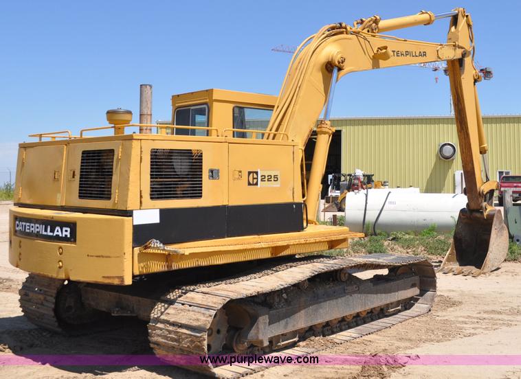 image for item F2486 1977 Caterpillar 225 excavator
