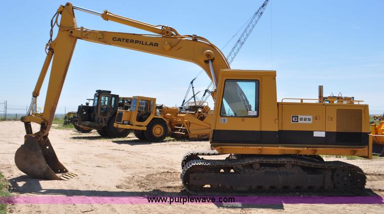 image for item F2486 1977 Caterpillar 225 excavator