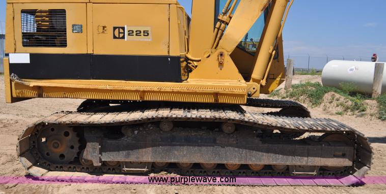 image for item F2486 1977 Caterpillar 225 excavator