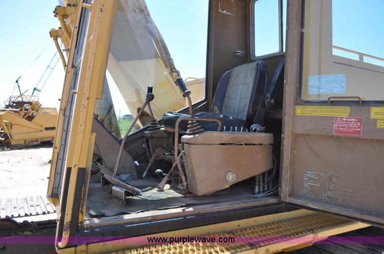 image for item F2486 1977 Caterpillar 225 excavator