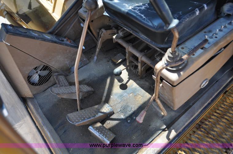 image for item F2486 1977 Caterpillar 225 excavator