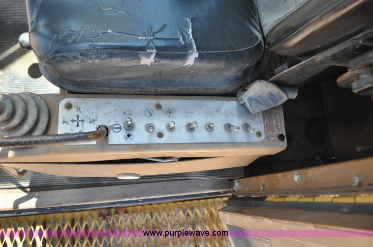 image for item F2486 1977 Caterpillar 225 excavator