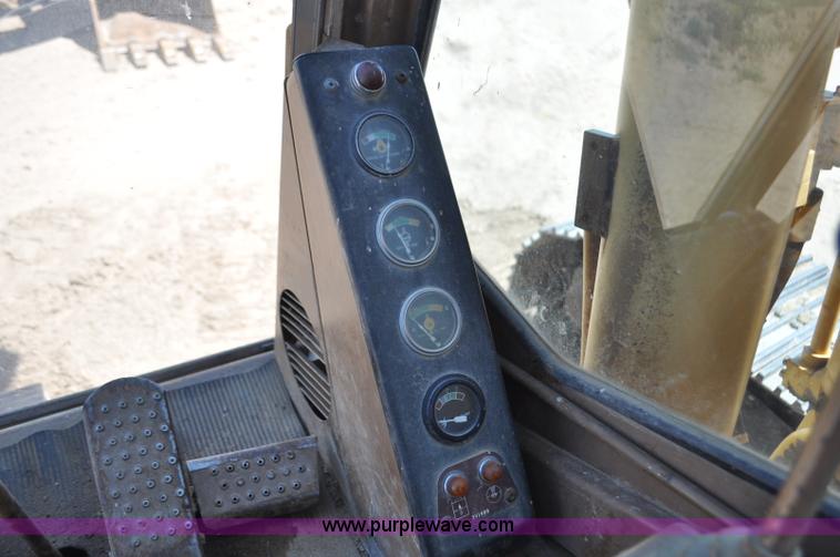 image for item F2486 1977 Caterpillar 225 excavator