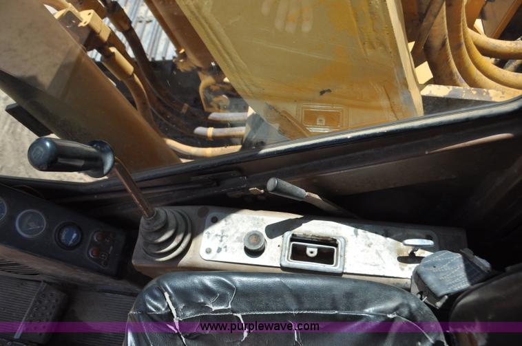 image for item F2486 1977 Caterpillar 225 excavator