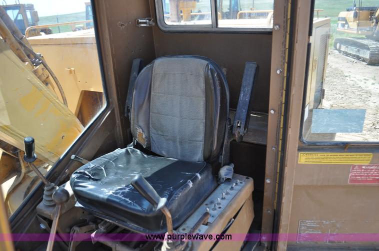 image for item F2486 1977 Caterpillar 225 excavator