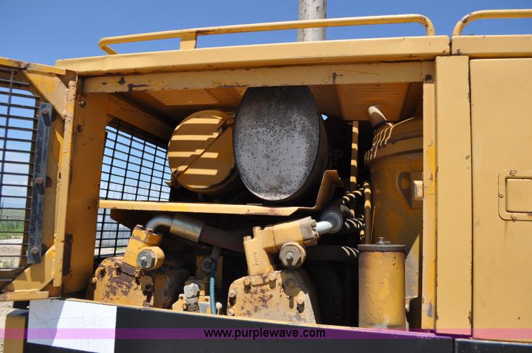 image for item F2486 1977 Caterpillar 225 excavator