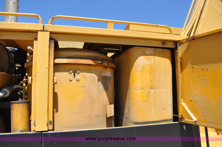 image for item F2486 1977 Caterpillar 225 excavator