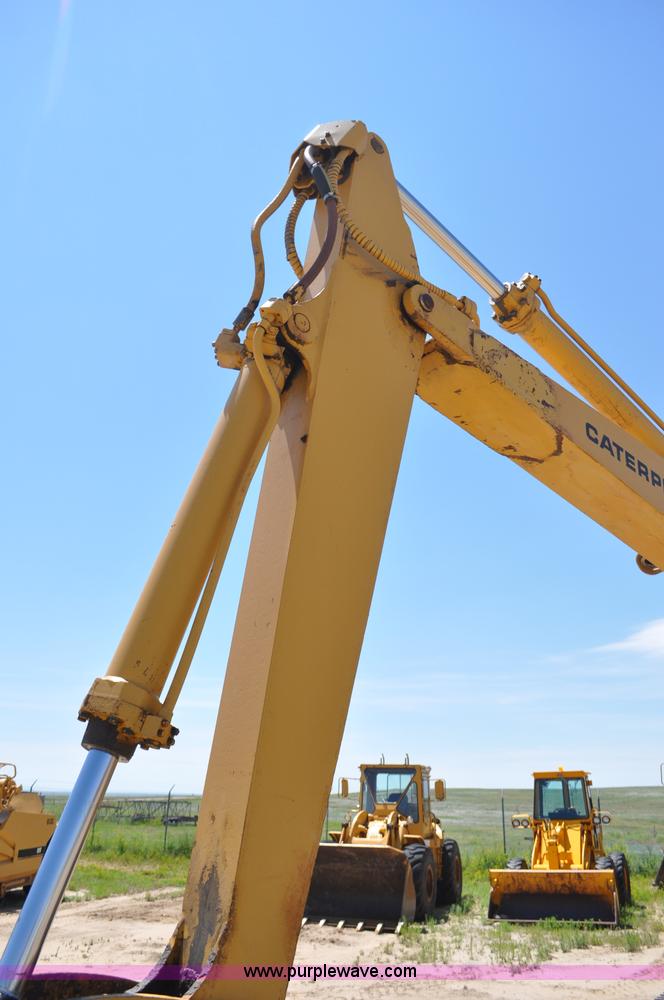 image for item F2486 1977 Caterpillar 225 excavator