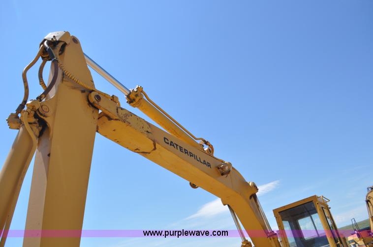 image for item F2486 1977 Caterpillar 225 excavator
