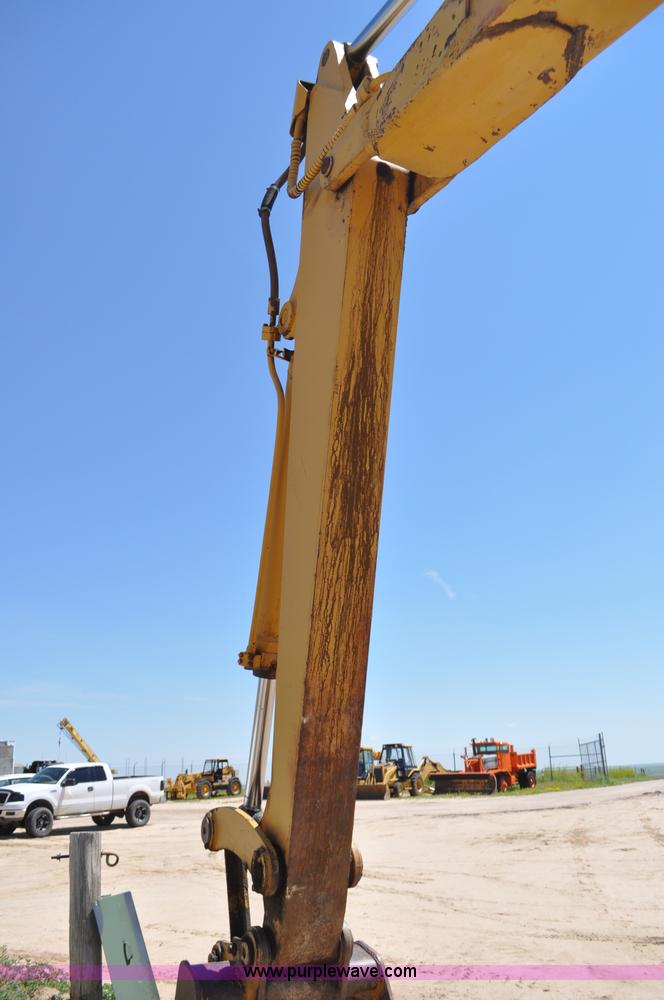 image for item F2486 1977 Caterpillar 225 excavator