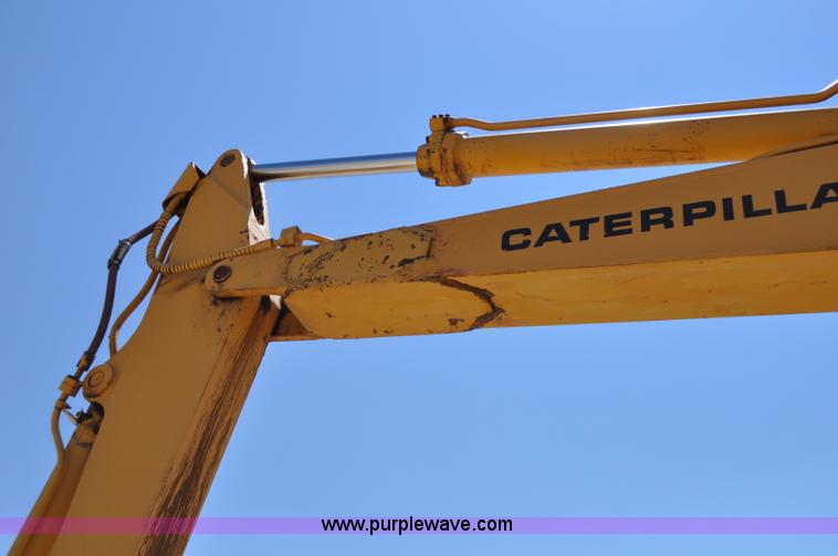 image for item F2486 1977 Caterpillar 225 excavator