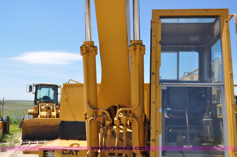 image for item F2486 1977 Caterpillar 225 excavator