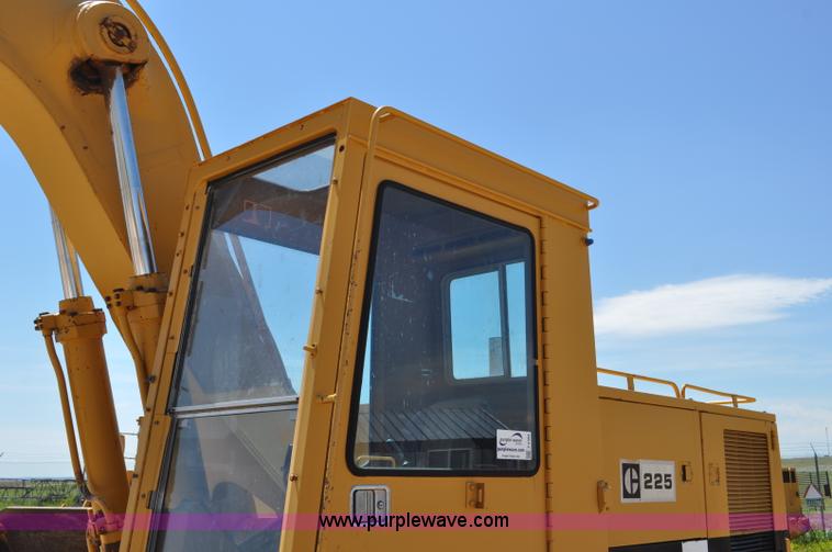 image for item F2486 1977 Caterpillar 225 excavator