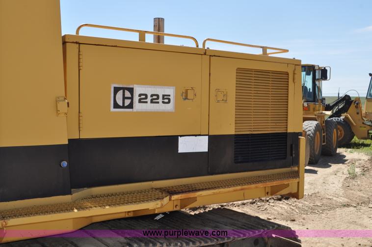 image for item F2486 1977 Caterpillar 225 excavator