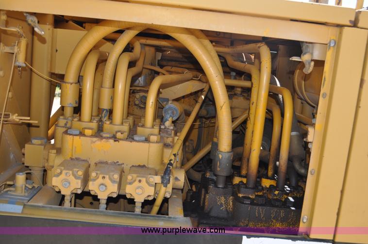 image for item F2486 1977 Caterpillar 225 excavator