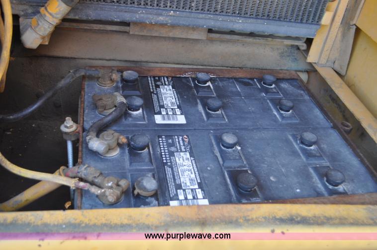 image for item F2486 1977 Caterpillar 225 excavator