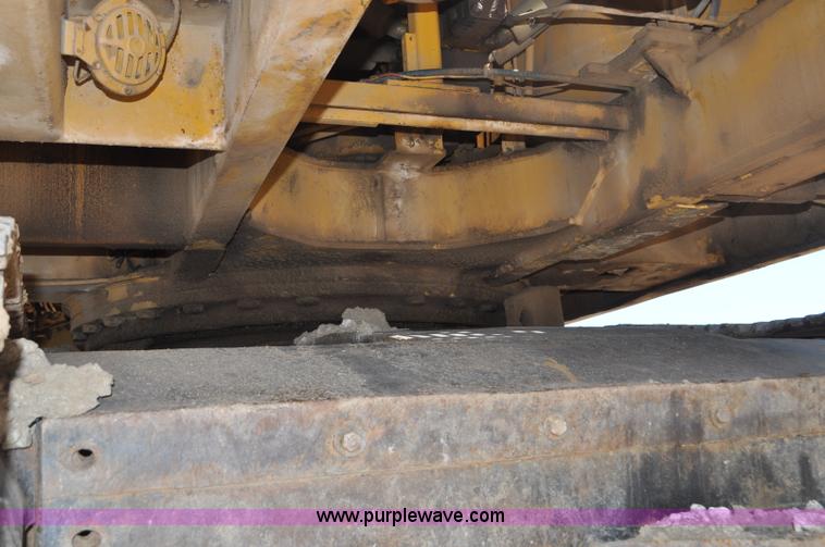 image for item F2486 1977 Caterpillar 225 excavator