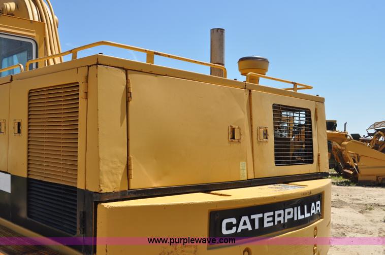 image for item F2486 1977 Caterpillar 225 excavator