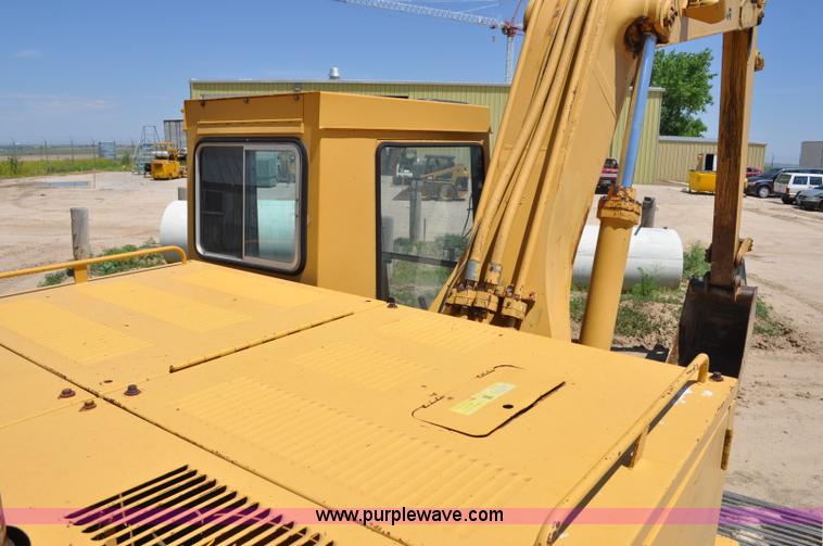 image for item F2486 1977 Caterpillar 225 excavator