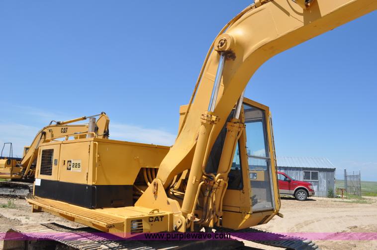 image for item F2486 1977 Caterpillar 225 excavator