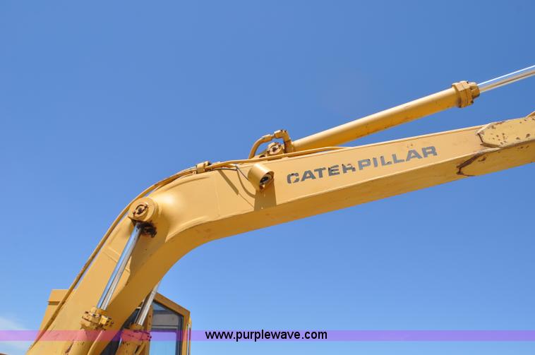 image for item F2486 1977 Caterpillar 225 excavator