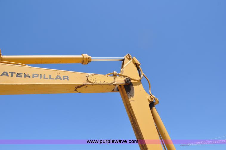 image for item F2486 1977 Caterpillar 225 excavator