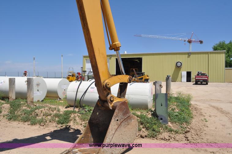 image for item F2486 1977 Caterpillar 225 excavator