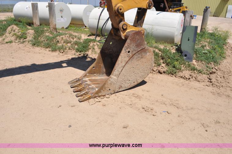 image for item F2486 1977 Caterpillar 225 excavator