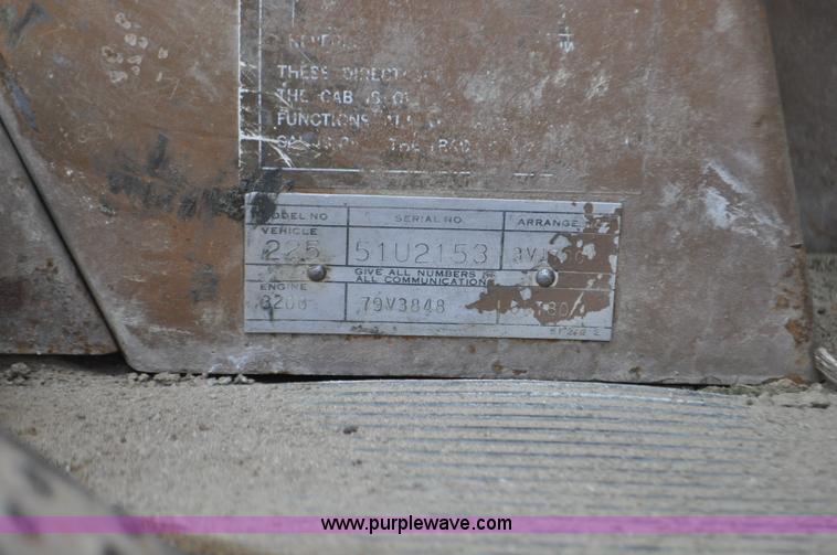 image for item F2486 1977 Caterpillar 225 excavator