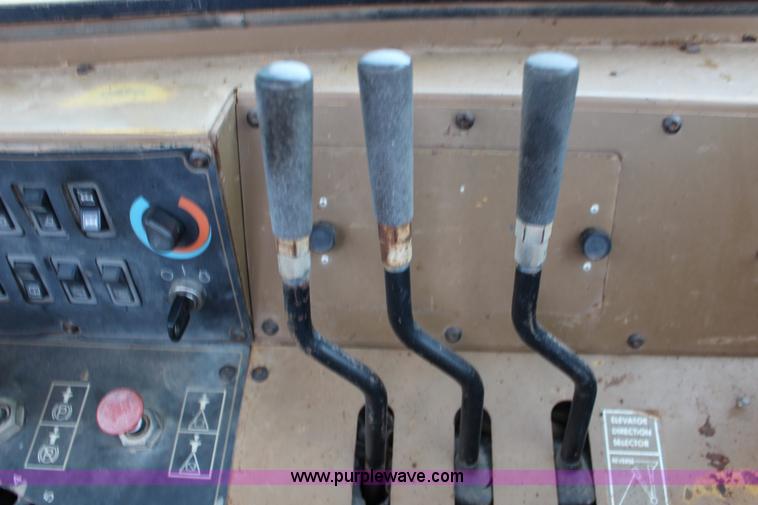 image for item F7962 2000 Caterpillar 615C Series II elevating scraper