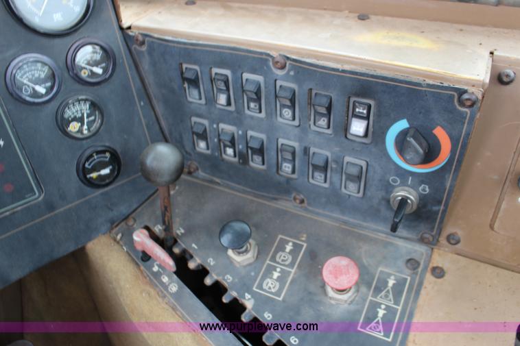 image for item F7962 2000 Caterpillar 615C Series II elevating scraper