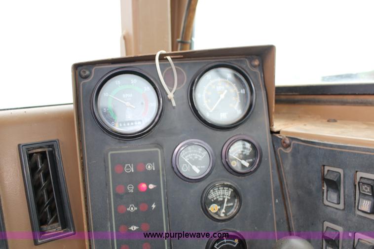 image for item F7962 2000 Caterpillar 615C Series II elevating scraper