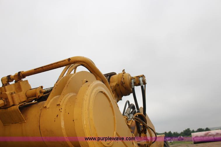 image for item F7962 2000 Caterpillar 615C Series II elevating scraper