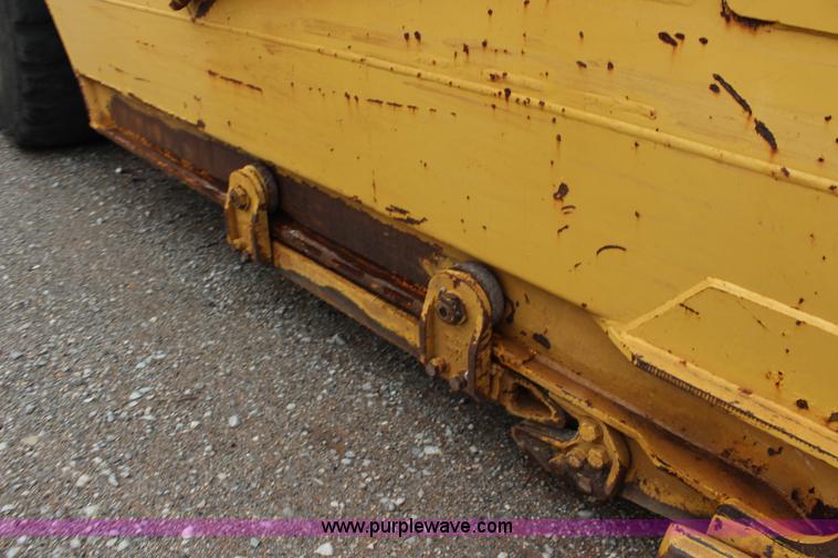 image for item F7962 2000 Caterpillar 615C Series II elevating scraper