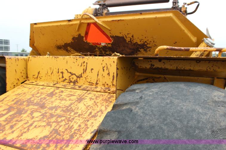 image for item F7962 2000 Caterpillar 615C Series II elevating scraper