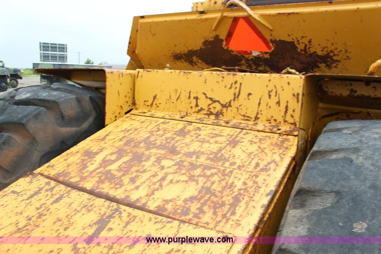 image for item F7962 2000 Caterpillar 615C Series II elevating scraper