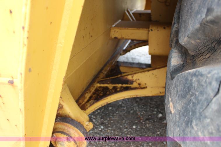 image for item F7962 2000 Caterpillar 615C Series II elevating scraper