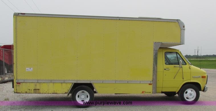 image for item H3267 1996 GMC Vandura G3500 box truck
