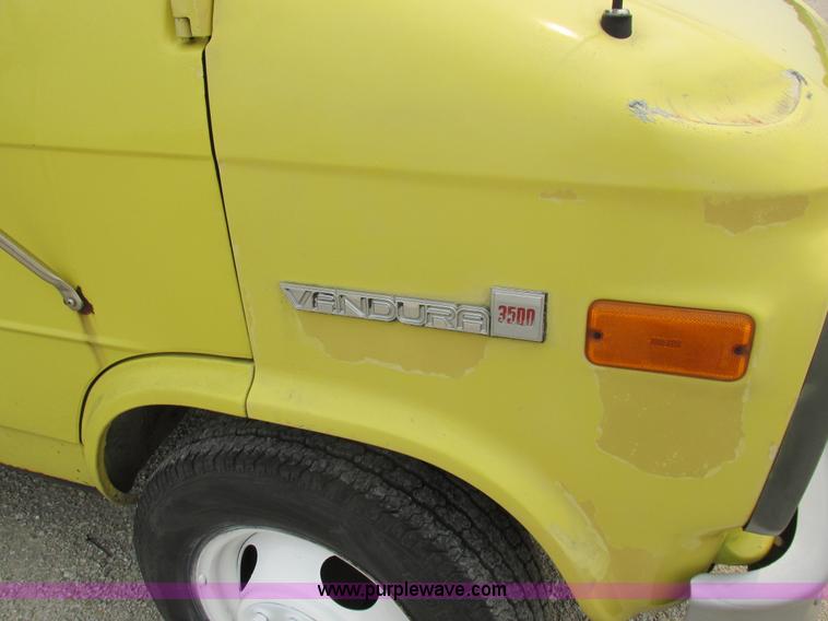 image for item H3267 1996 GMC Vandura G3500 box truck