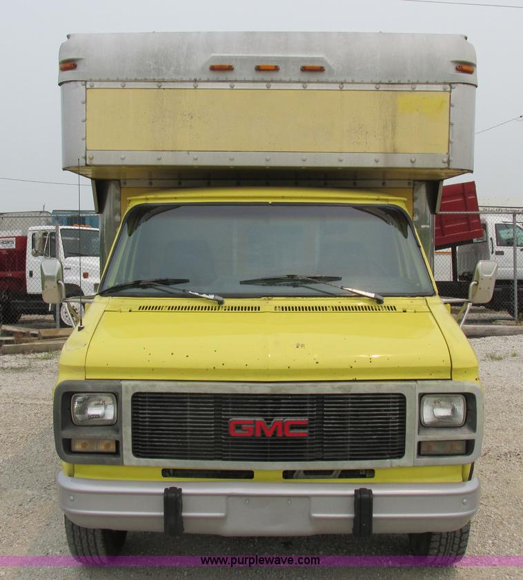 image for item H3267 1996 GMC Vandura G3500 box truck