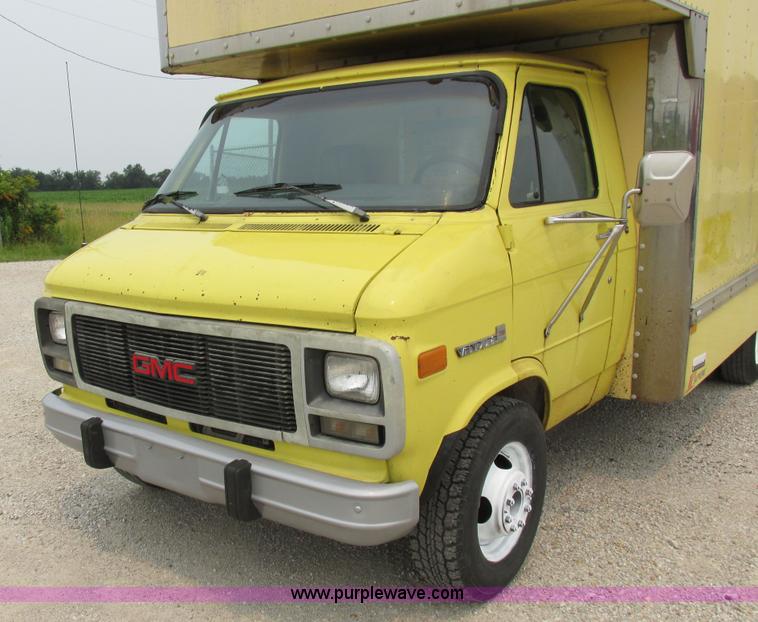 image for item H3267 1996 GMC Vandura G3500 box truck