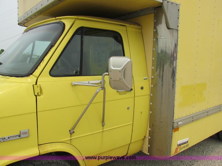 image for item H3267 1996 GMC Vandura G3500 box truck