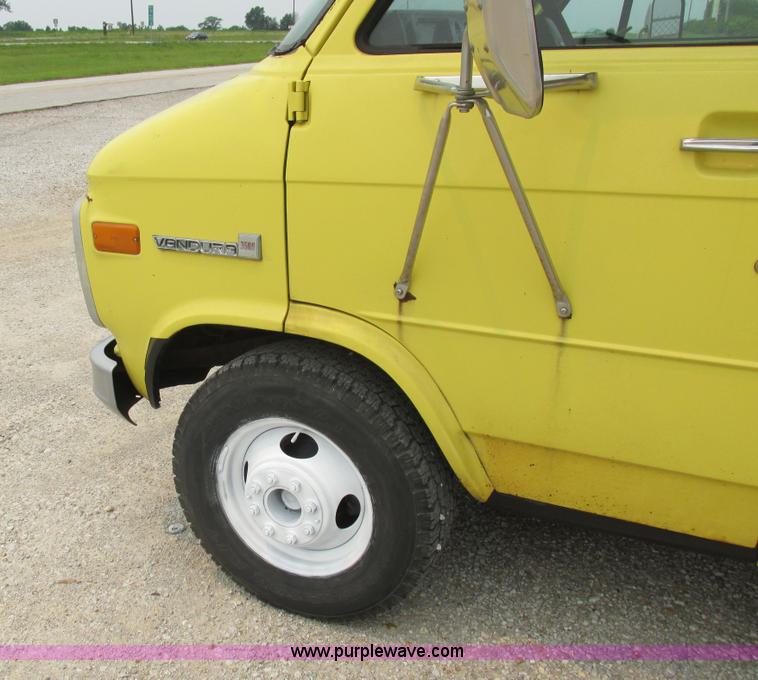 image for item H3267 1996 GMC Vandura G3500 box truck