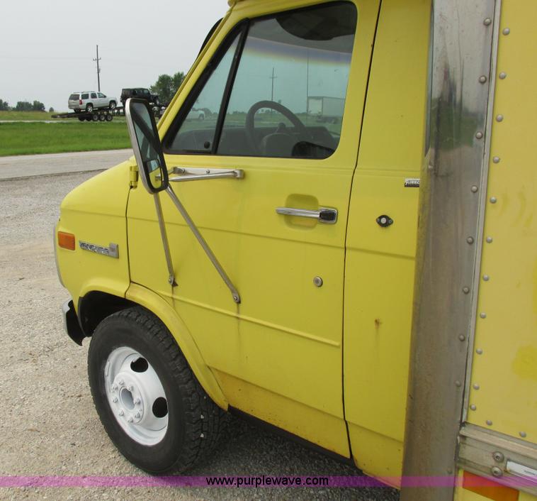 image for item H3267 1996 GMC Vandura G3500 box truck