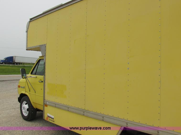 image for item H3267 1996 GMC Vandura G3500 box truck