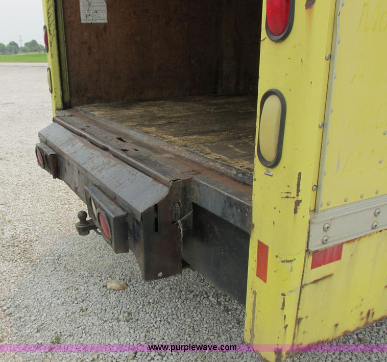 image for item H3267 1996 GMC Vandura G3500 box truck