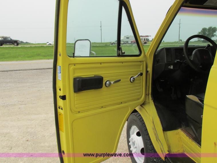 image for item H3267 1996 GMC Vandura G3500 box truck