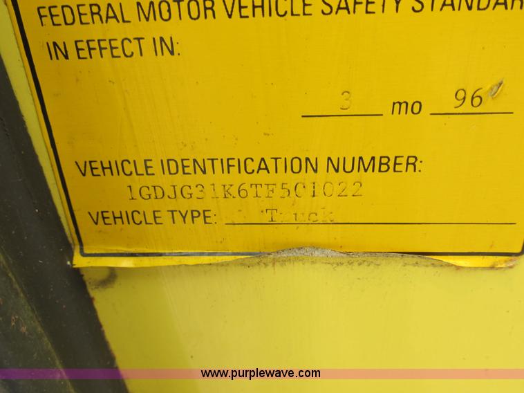 image for item H3267 1996 GMC Vandura G3500 box truck